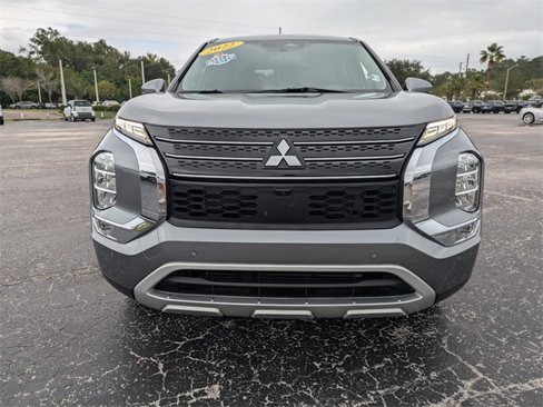 Used 2022 Mitsubishi Outlander SE image 9