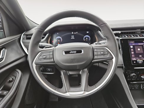 New 2025 Jeep Grand Cherokee L Altitude image 12