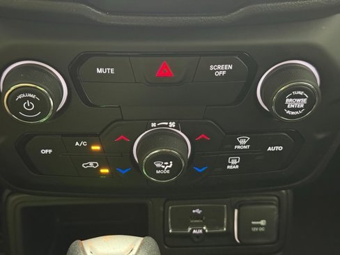 Used 2020 Jeep Renegade Latitude image 19