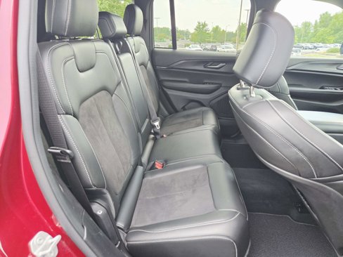 Used 2024 Jeep Grand Cherokee Altitude image 16