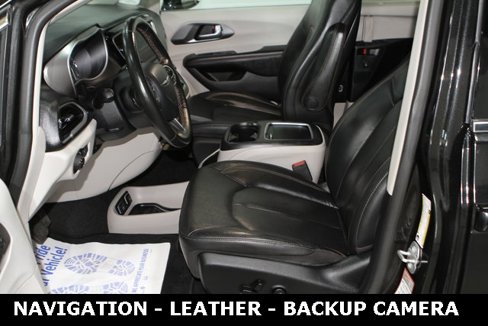 Used 2020 Chrysler Pacifica Touring-L Plus w/ Tire & Wheel Group image 15