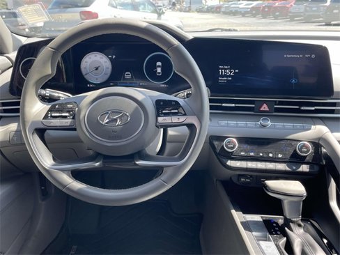 Certified 2023 Hyundai Elantra SEL w/ Convenience Package image 12
