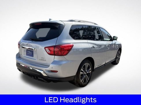 Used 2020 Nissan Pathfinder Platinum image 9