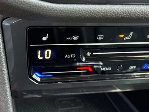 Used 2022 Volkswagen Tiguan SE image 18