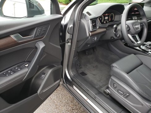 Used 2024 Audi Q5 2.0T Premium Plus w/ Premium Plus Package image 8