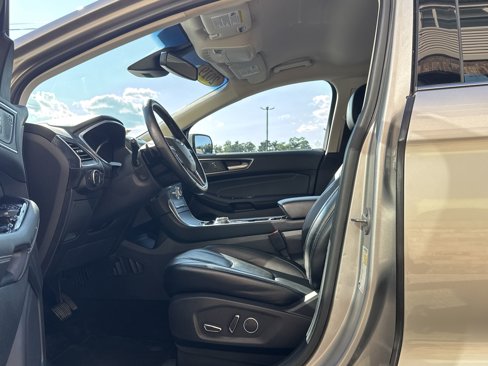 Used 2019 Ford Edge Titanium image 9