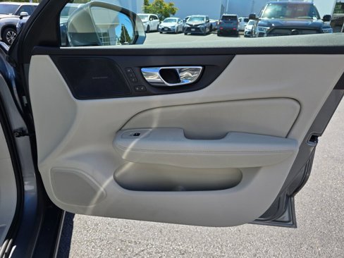 Used 2019 Volvo S60 T5 Inscription image 46