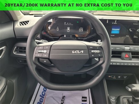 New 2025 Kia K4 LXS image 13