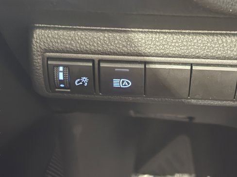 Used 2021 Toyota Corolla LE image 14