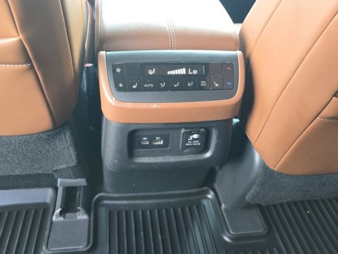Used 2022 Nissan Pathfinder Platinum w/ Cargo Package image 18