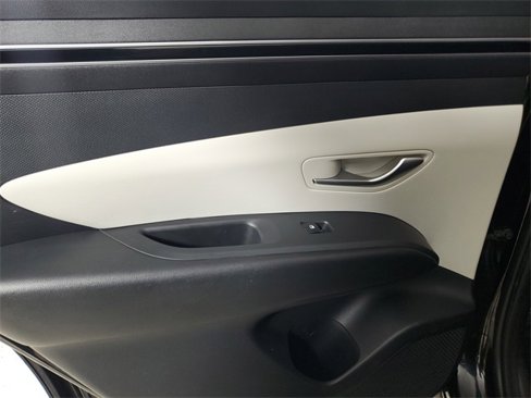 Used 2022 Hyundai Tucson SE image 9