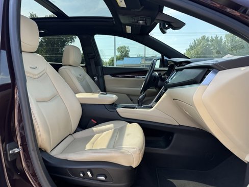 Used 2018 Cadillac XT5 Luxury w/ Driver Awareness Package image 7