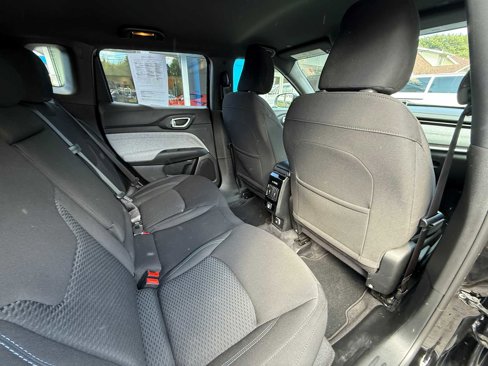 Used 2023 Jeep Compass Sport image 33