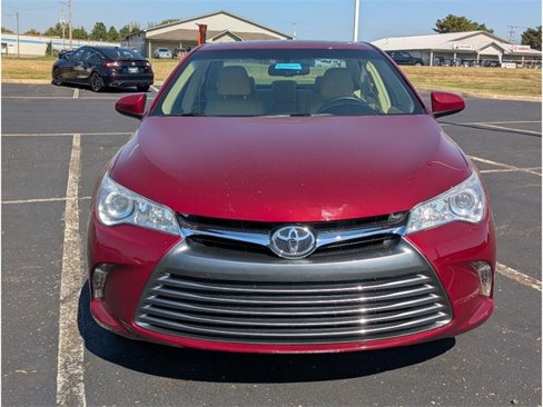 Used 2017 Toyota Camry XLE image 2