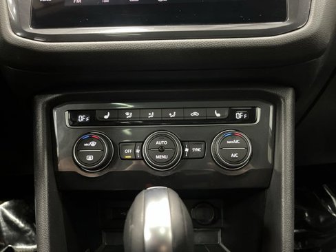 Used 2020 Volkswagen Tiguan SE w/ Panoramic Sunroof Package image 19