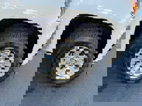 Used 2022 Chevrolet Colorado LT w/ Fleet Safety Package image 10