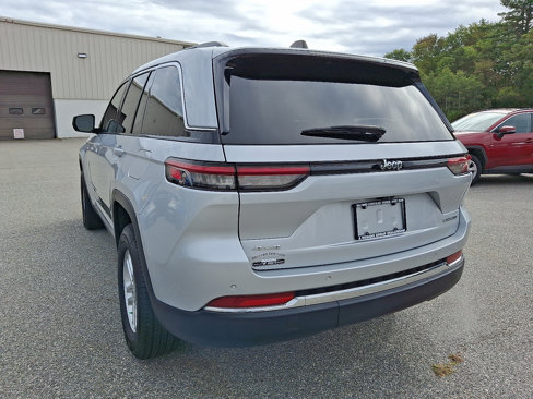 Used 2023 Jeep Grand Cherokee Laredo image 8
