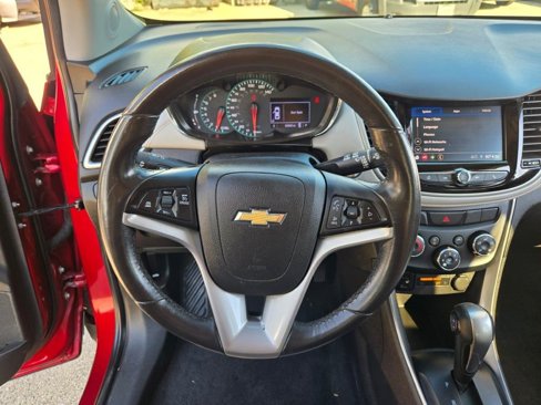 Used 2020 Chevrolet Trax LT w/ LT Convenience Package image 26