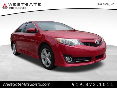Used 2014 Toyota Camry SE image 1