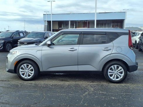 Used 2022 Kia Soul LX image 3