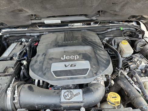 Used 2015 Jeep Wrangler Unlimited Sahara w/ Connectivity Group image 22