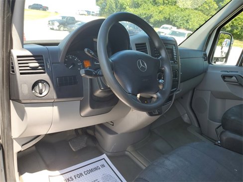Used 2015 Mercedes-Benz Sprinter 2500 image 13