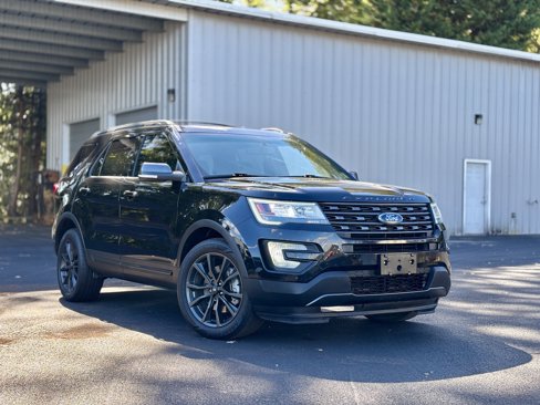Used 2017 Ford Explorer XLT w/ XLT Technology Feature Bundle image 2