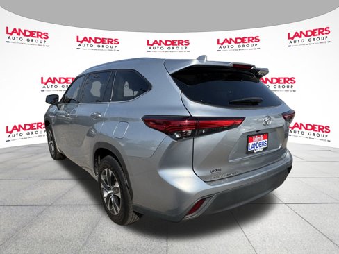 Used 2020 Toyota Highlander XLE image 5