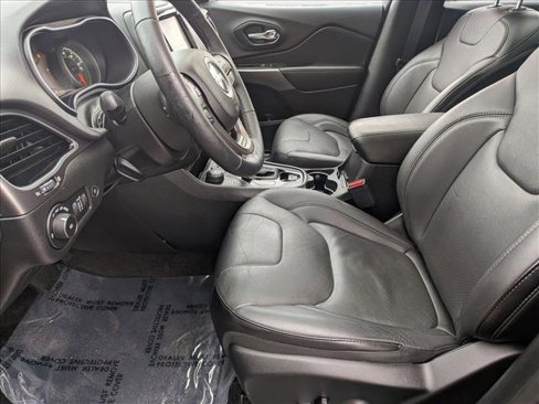 Used 2019 Jeep Cherokee Limited image 7