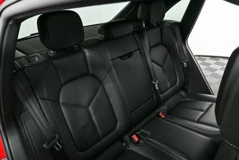 Certified 2024 Porsche Macan image 23