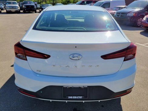 Used 2020 Hyundai Elantra SE image 11