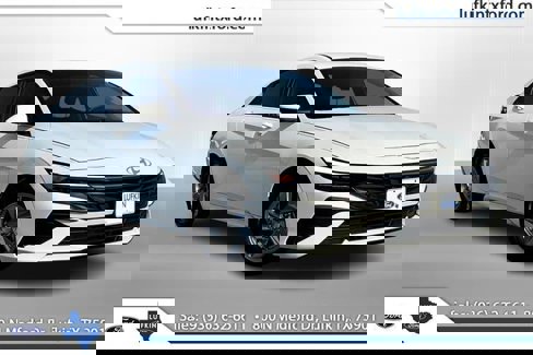 Used 2024 Hyundai Elantra SE image 1