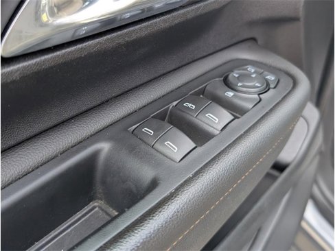 Used 2020 GMC Terrain SLE w/ Driver Convenience Package image 16
