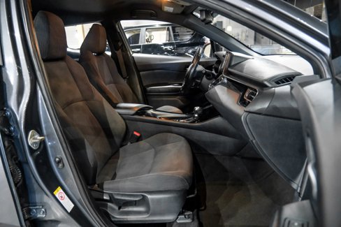 Used 2018 Toyota C-HR XLE image 35