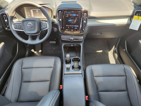 New 2025 Volvo XC40 B5 Core w/ Protection Package image 14
