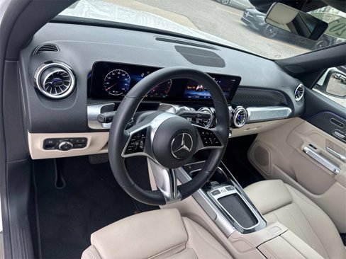Used 2025 Mercedes-Benz GLB 250 image 17