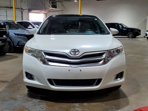Used 2015 Toyota Venza XLE image 2