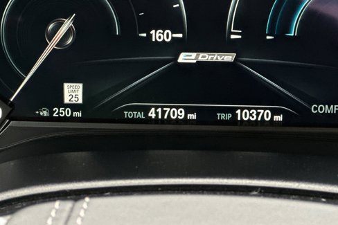 Used 2019 BMW 530e w/ Convenience Package image 25