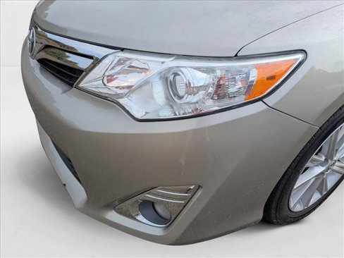 Used 2014 Toyota Camry XLE image 9