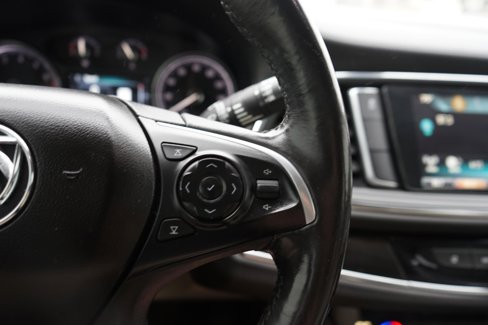 Used 2018 Buick Enclave Essence image 12