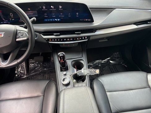 Used 2024 Cadillac XT4 Premium Luxury image 17