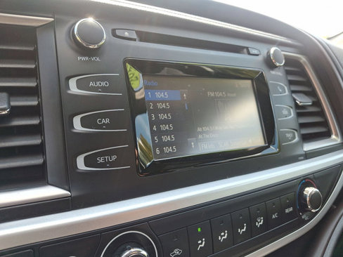 Used 2017 Toyota Highlander LE image 15