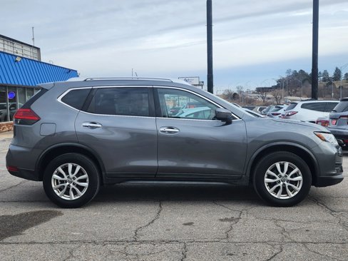 Used 2017 Nissan Rogue SV image 8