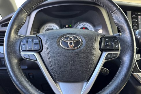 Used 2019 Toyota Sienna SE image 17