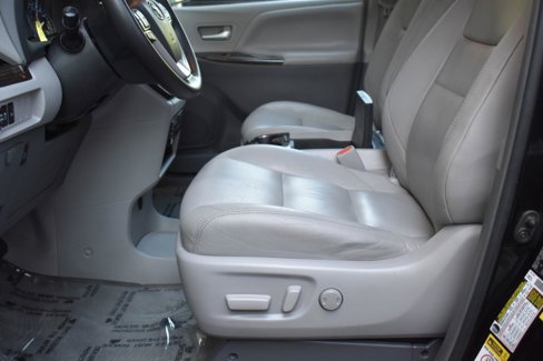 Used 2015 Toyota Sienna XLE image 33