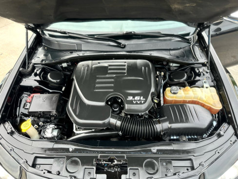 Used 2018 Chrysler 300 Limited image 57