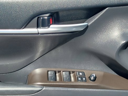 Used 2024 Toyota Camry SE image 19