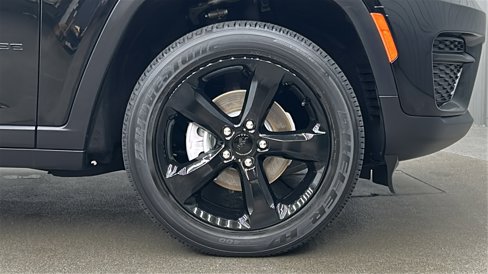 Used 2023 Jeep Grand Cherokee Altitude image 9