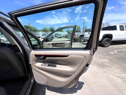 Used 2002 Volvo V70 Cross Country image 38