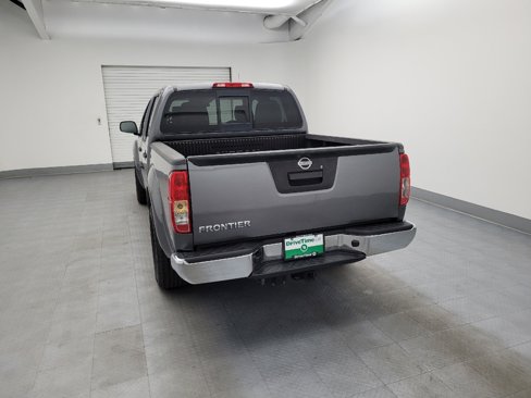 Used 2018 Nissan Frontier SV image 6